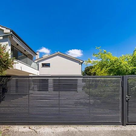 Carla House With Hot Tub And Beautiful Garden 빌라