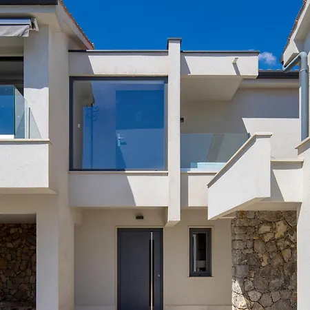 Carla House With Hot Tub And Beautiful Garden 빌라 Ičići