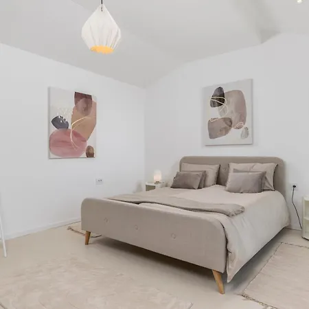 Carla House With Hot Tub And Beautiful Garden Ičići