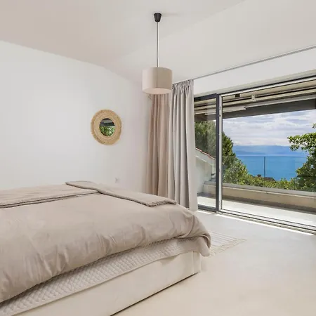 Carla House With Hot Tub And Beautiful Garden Ičići