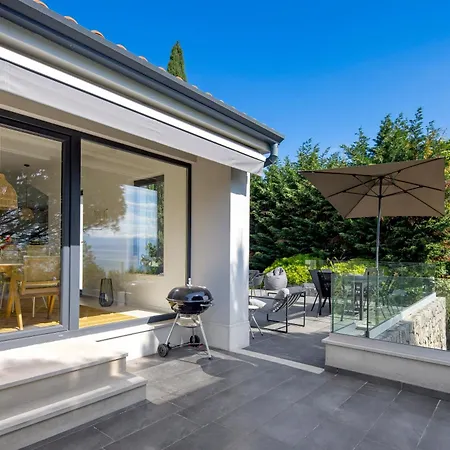 빌라 Carla House With Hot Tub And Beautiful Garden Ičići