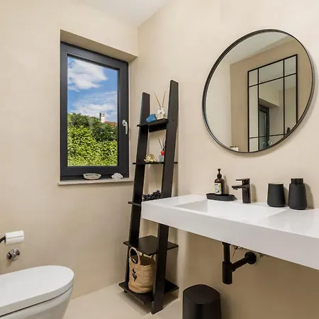 Carla House With Hot Tub And Beautiful Garden 빌라 Ičići