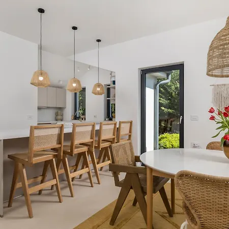 빌라 Carla House With Hot Tub And Beautiful Garden