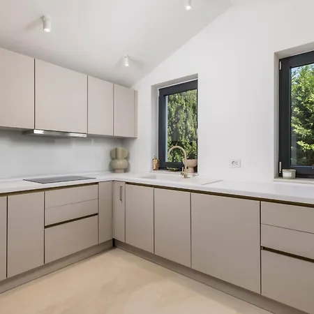 Carla House With Hot Tub And Beautiful Garden 빌라 *