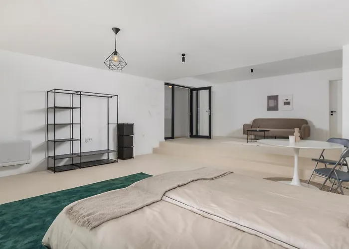 Vila Carla House With Hot Tub And Beautiful Garden