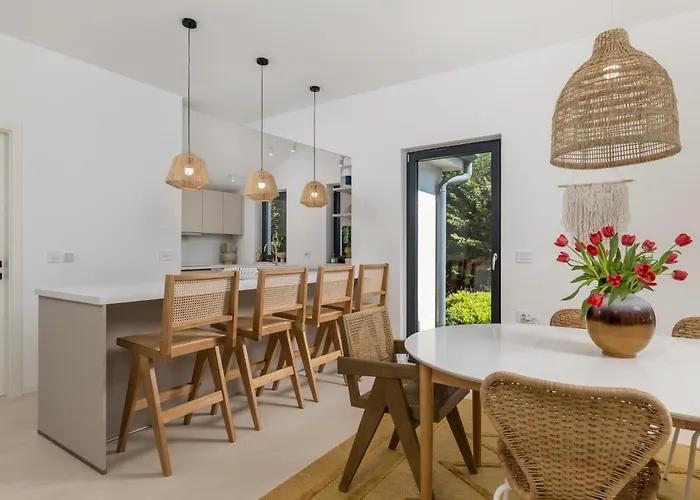 Vila Carla House With Hot Tub And Beautiful Garden
