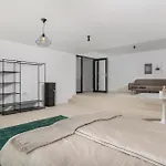 빌라 Carla House With Hot Tub And Beautiful Garden